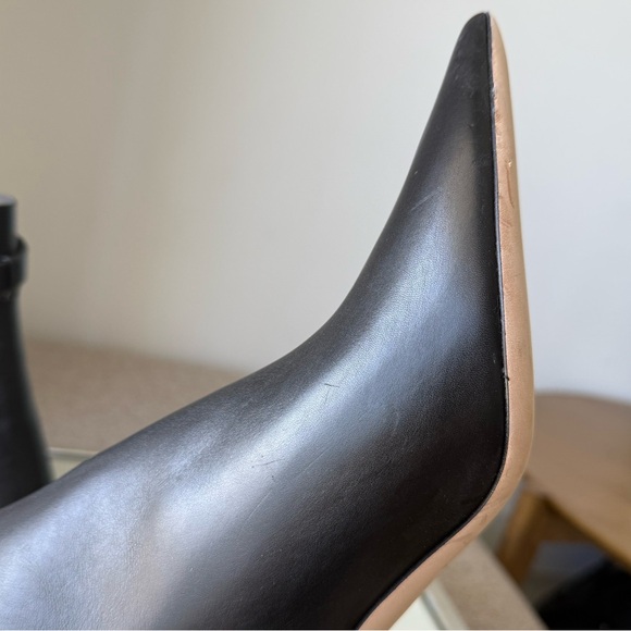 New Jimmy CHOO Nell Ankle Boot 85 Black Calf
Leather Ankle Boots $1,395 41 - Picture 15 of 16